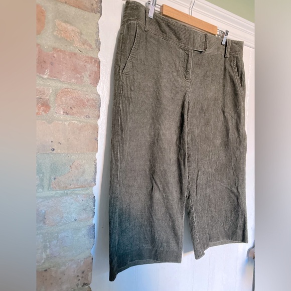 LOFT Cropped Green Corduroy Trousers, Pockets w/Tortoiseshell Buttons, sz 14. - Picture 3 of 10